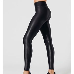 CARBON38 | NWT | takara shiny leggings